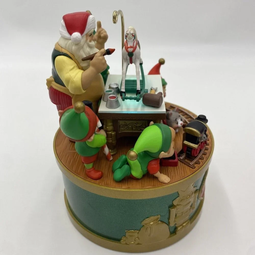 2022 HALLMARK SANTA'S WORKSHOP WONDERS MAGIC LIGHT SOUND & MOTION Ornament - Picture 15 of 16